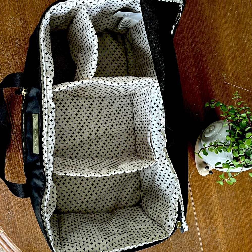 Petunia Pickle Bottom organizer. Intermix Contents Caddy in Black
